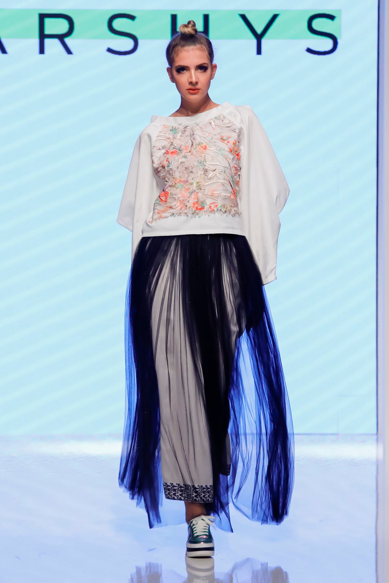 Raglan sleeve top